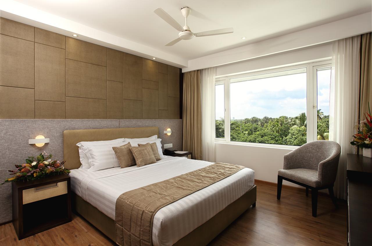 Sugar Business Hotel Kochi Luaran gambar