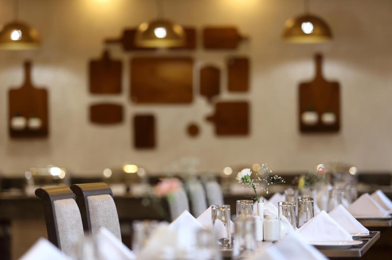 Sugar Business Hotel Kochi Luaran gambar