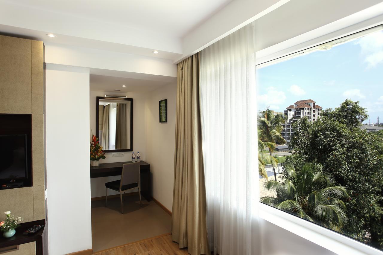 Sugar Business Hotel Kochi Luaran gambar