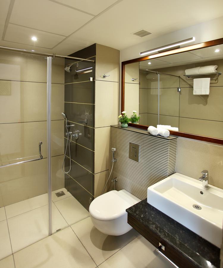 Sugar Business Hotel Kochi Luaran gambar